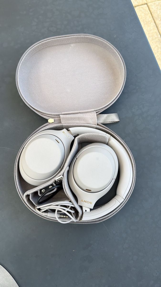 Sony Cuffie: Écouteurs Sony réducteurs de bruit  – Usato da Lausanne 26 venduto da lily_nala 2