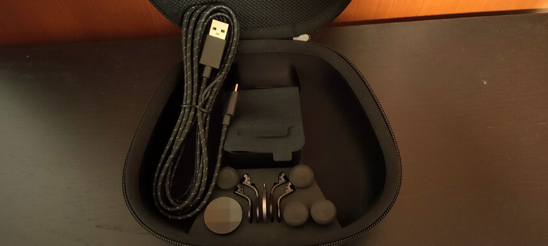 Microsoft Custodie protettive: Xbox Elite Series 2 Controller case with accessories – Usato da Zürich venduto da XXZHXX 2