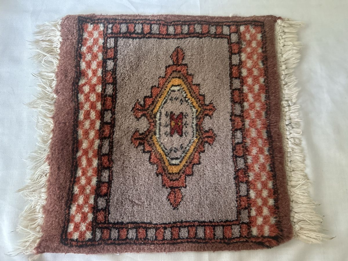 Tapis: Orientalischer Teppich klein gemustert ca. 30x30 cm  – D'occasion à Zürich par Chaeffeler