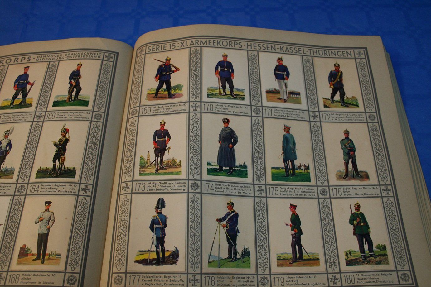 Libri: Uniformen der Alten Armee – Usato da Wettingen venduto da zibi137 7
