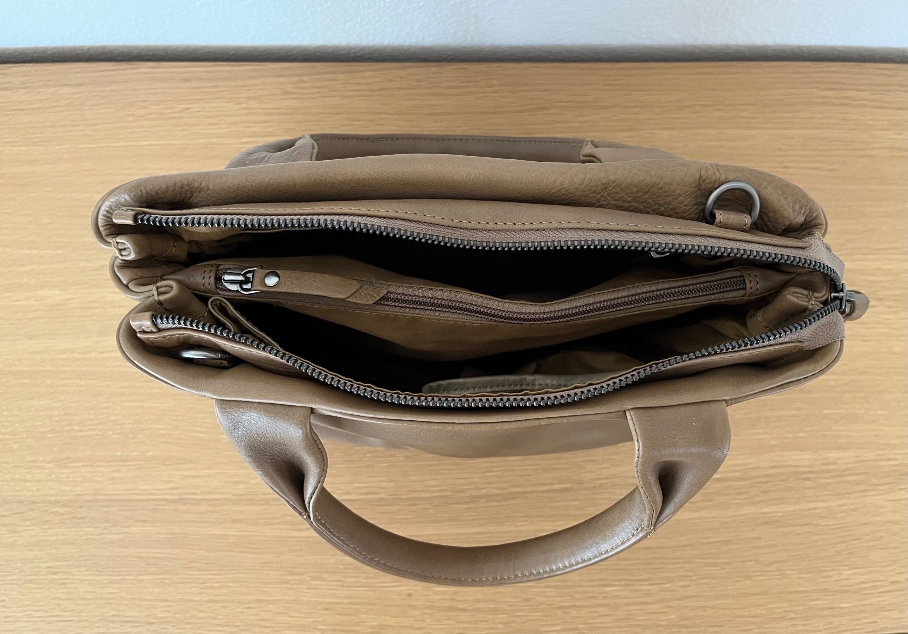 Borse da donna: Burkely Handtasche / Schultertasche – Nuovo (secondo la descrizione) da Allschwil venduto da millefiori3 6