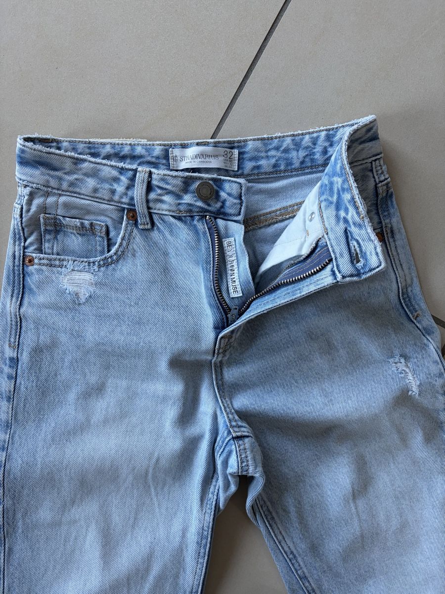 Stradivarius Jeans: Jeans stradivarius bleu clair taille 32 – Usato da Vouvry venduto da Prune-el 1