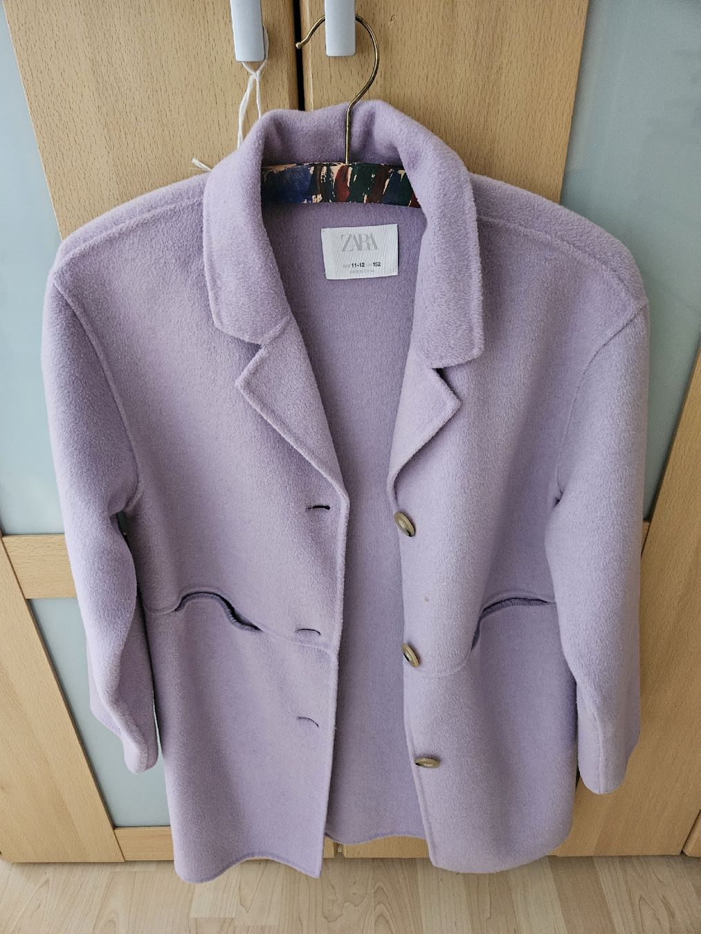 Giacche & Cappotti: Zara Mädchen Jacke, Gr. 152, Flieder – Usato da Jonen venduto da Airspeed