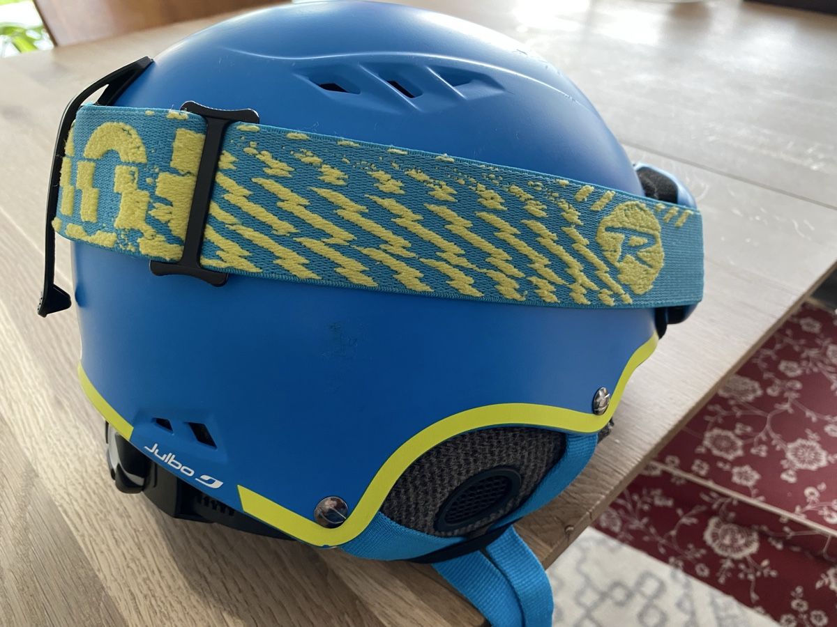 Julbo Caschi: Skihelm mit Skibrille, blau! – Usato da Menznau venduto da baluro