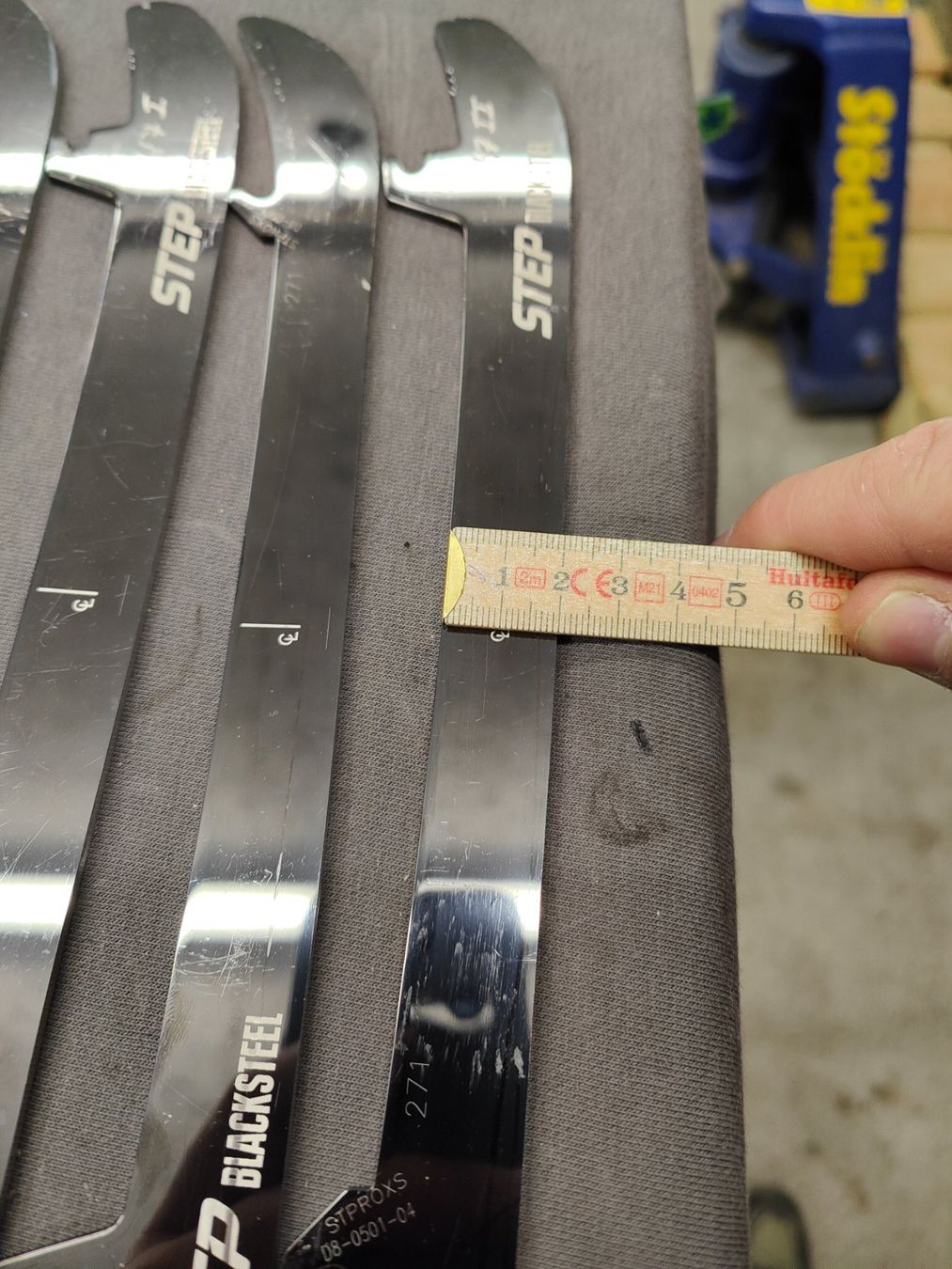 Pattini da ghiaccio: STEP Blacksteel Kufen / Eisen, Länge 271 – Usato da Ermensee venduto da Ermensee1 1