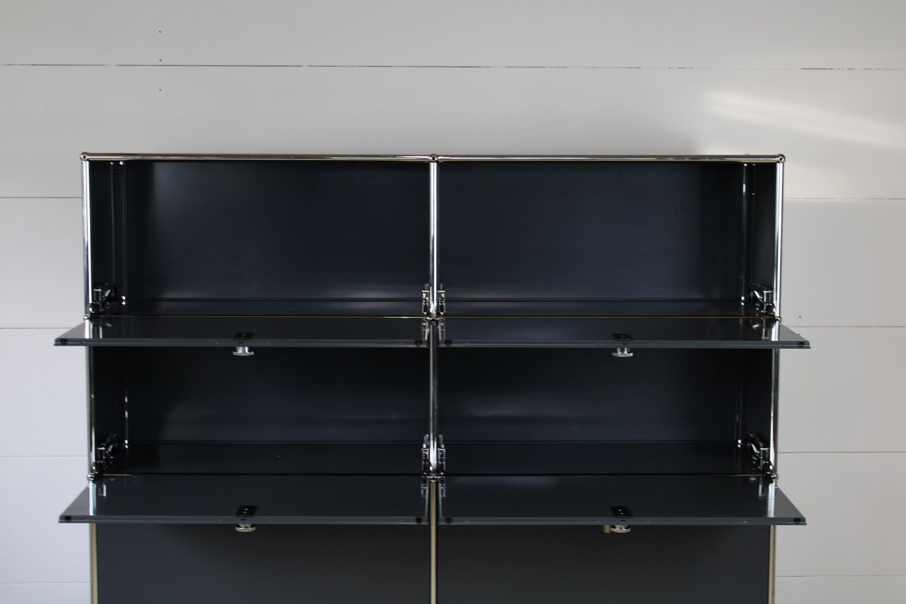 USM Cassettiere: USM Sideboard in anthrazitgrau, Individueller Umbau möglich – Usato da Meinisberg venduto da atelier_TILIJA 3