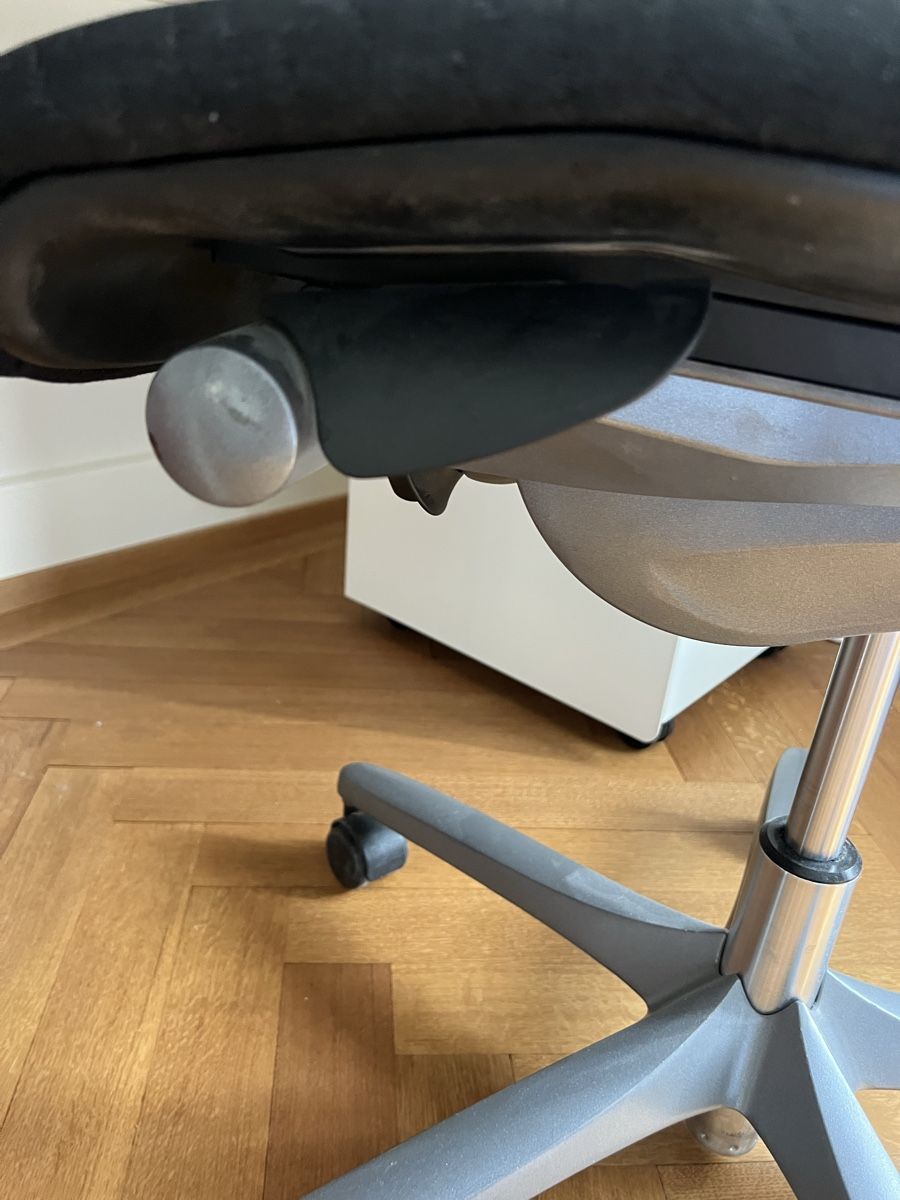 Giroflex Sedie: GIROFLEX 64 Burostuhl Schwarz – Usato da Schaffhausen venduto da vandemonian 6