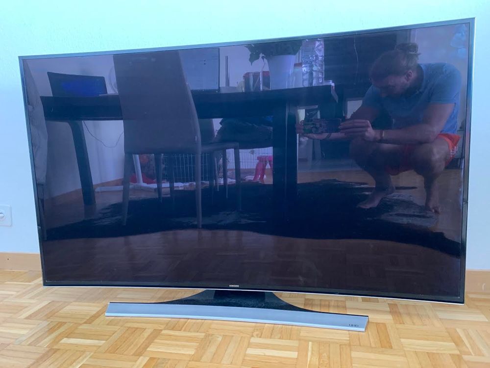 Samsung 55’’ UHD Curve Screen Broken no remote control Kaufen auf