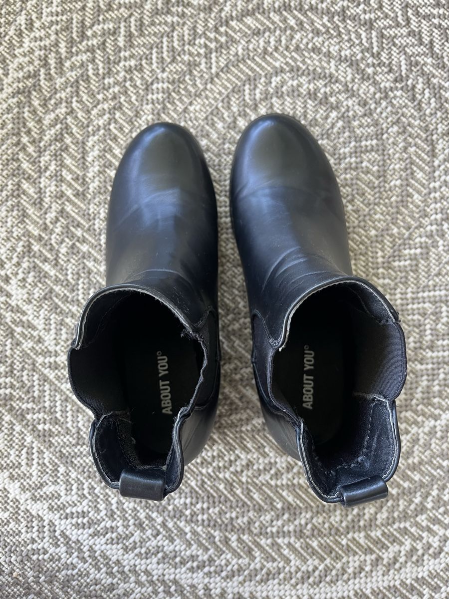 Scarpe da donna: Schwarze Chelsea Boots von About You – Usato da Wauwil venduto da LoU-AiRiN 2