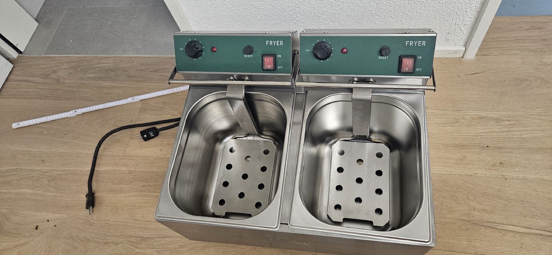 Küchengeräte: Doppel Fritteuse – Gebraucht aus Meggen von beme9 3