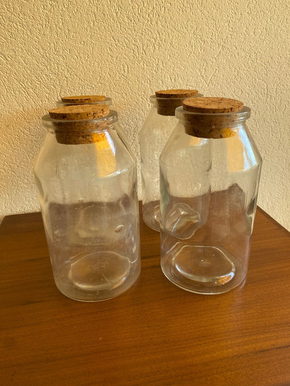 Bicchieri: 4 alte Glasflaschen / Behälter mit Korkverschluss – Usato da Burgdorf venduto da gre_2ftz