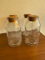 4 alte Glasflaschen / Behälter mit Korkverschluss