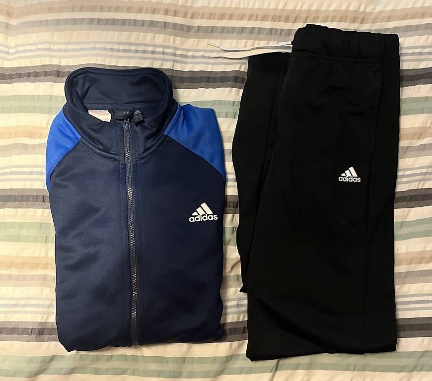 Lots de vêtements: Ensemble Adidas – D'occasion à Chavannes-Renens par luc_52p8 1