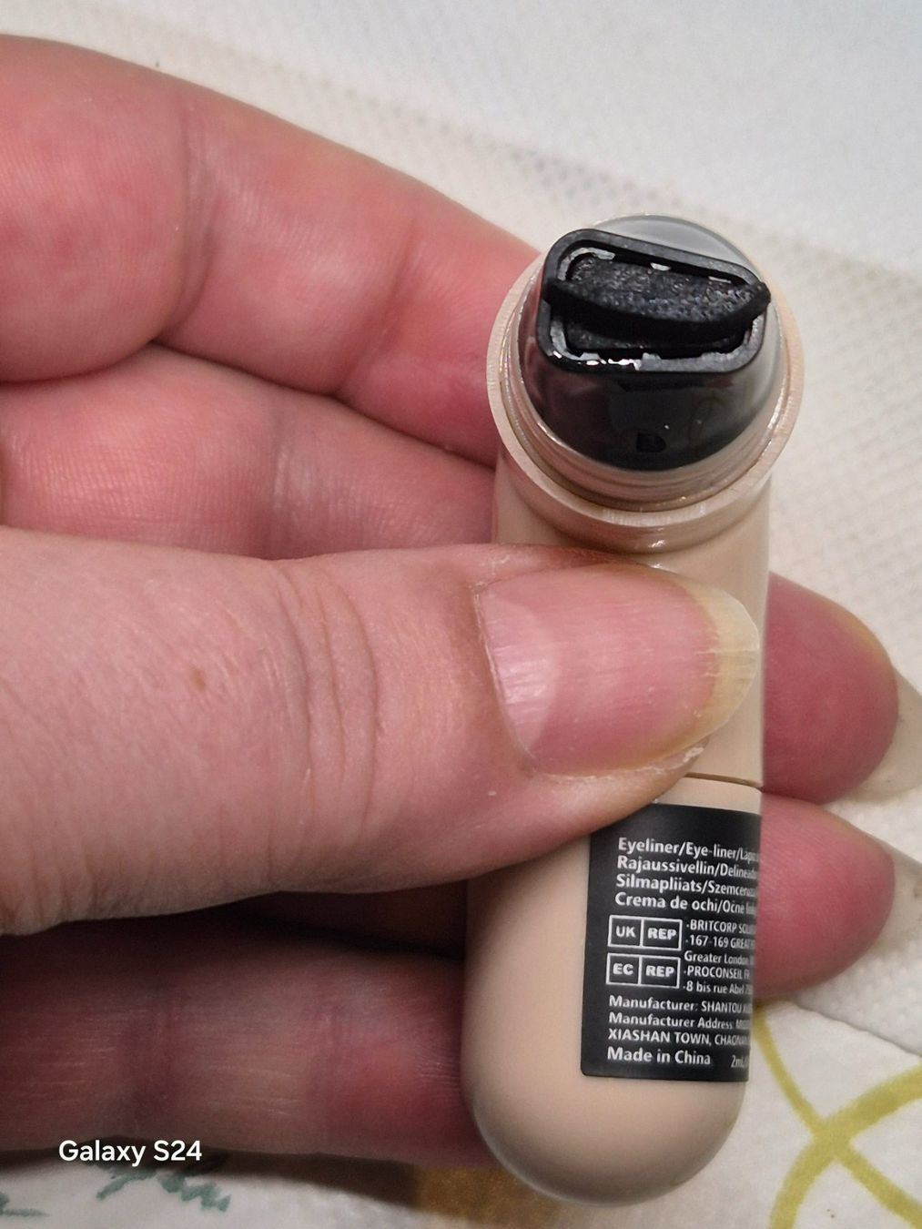 Make-up: Schwarzer Duo-Eyeliner, neu – Neu und originalverpackt aus Losone von bal_gfp6