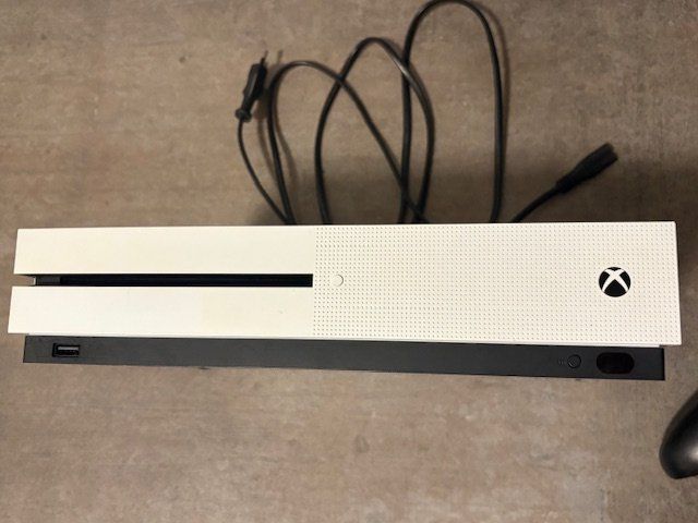 Microsoft Console: X-Box One S – Usato da Rudolfstetten venduto da Bungur 1