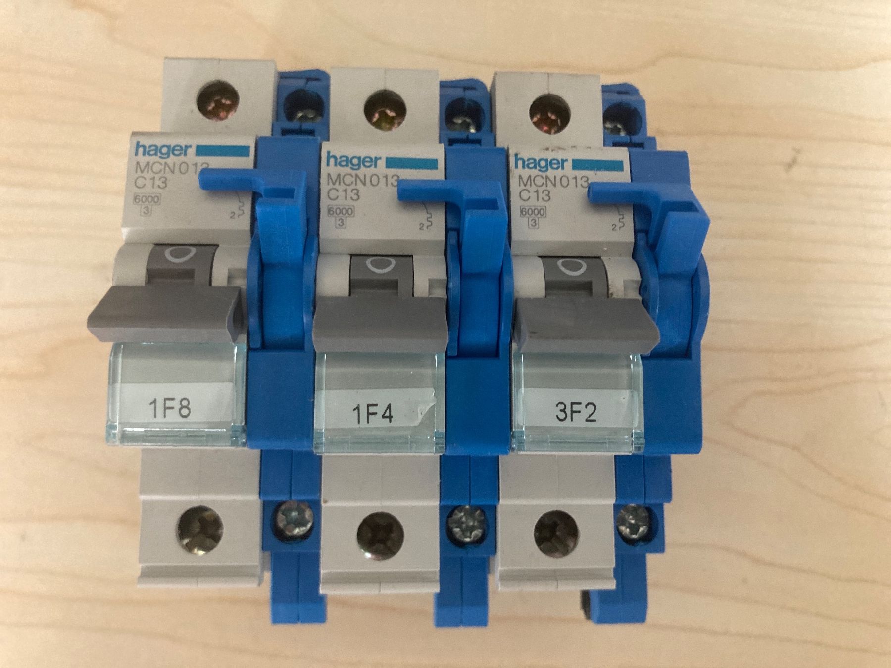 Hager Stromzufuhr: LS-Schalter Hager C13 mit Neutraleitertrenner – Gebraucht aus Illnau von Spinnenbob