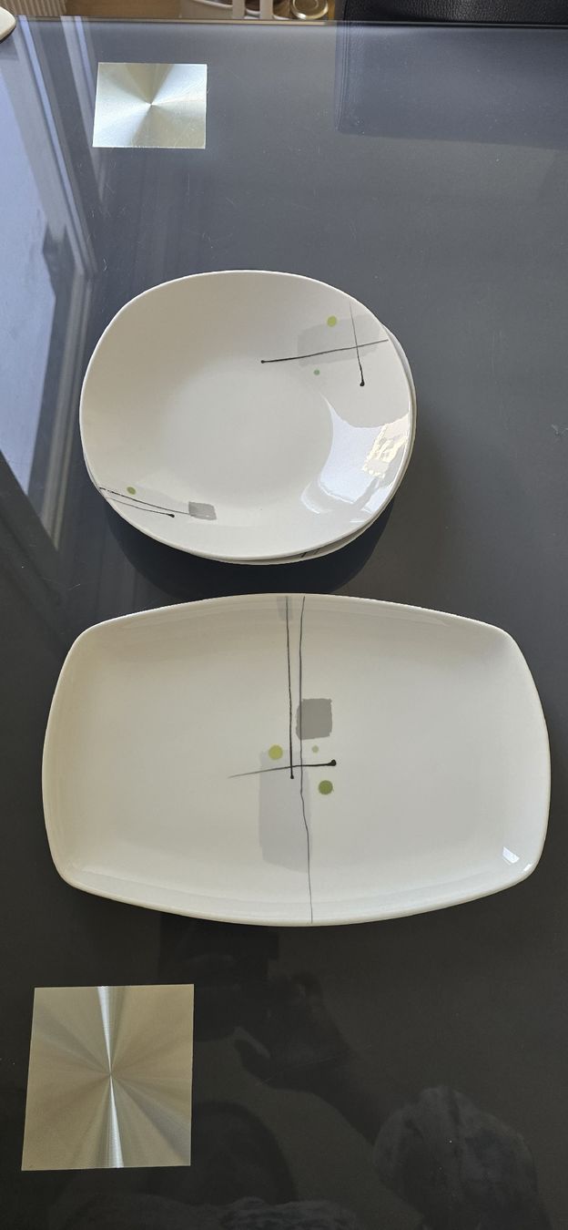 Set di piatti: 34pcs Modern Dinnerware Set (LIPO) - Like New! – Usato da Olten venduto da deb_2d58 2