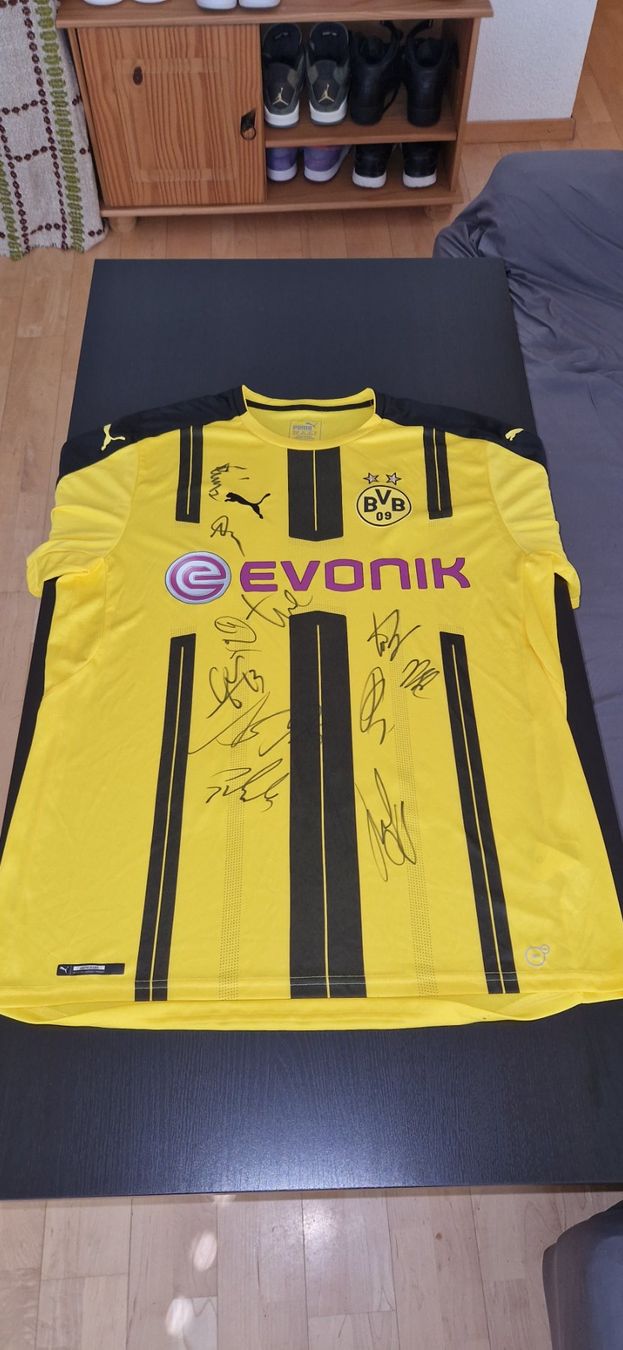 BVB Canottiere & Pantaloni: Original BVB Trikot mit Unterschriften – Nuovo (secondo la descrizione) da Berneck venduto da bra_66zr