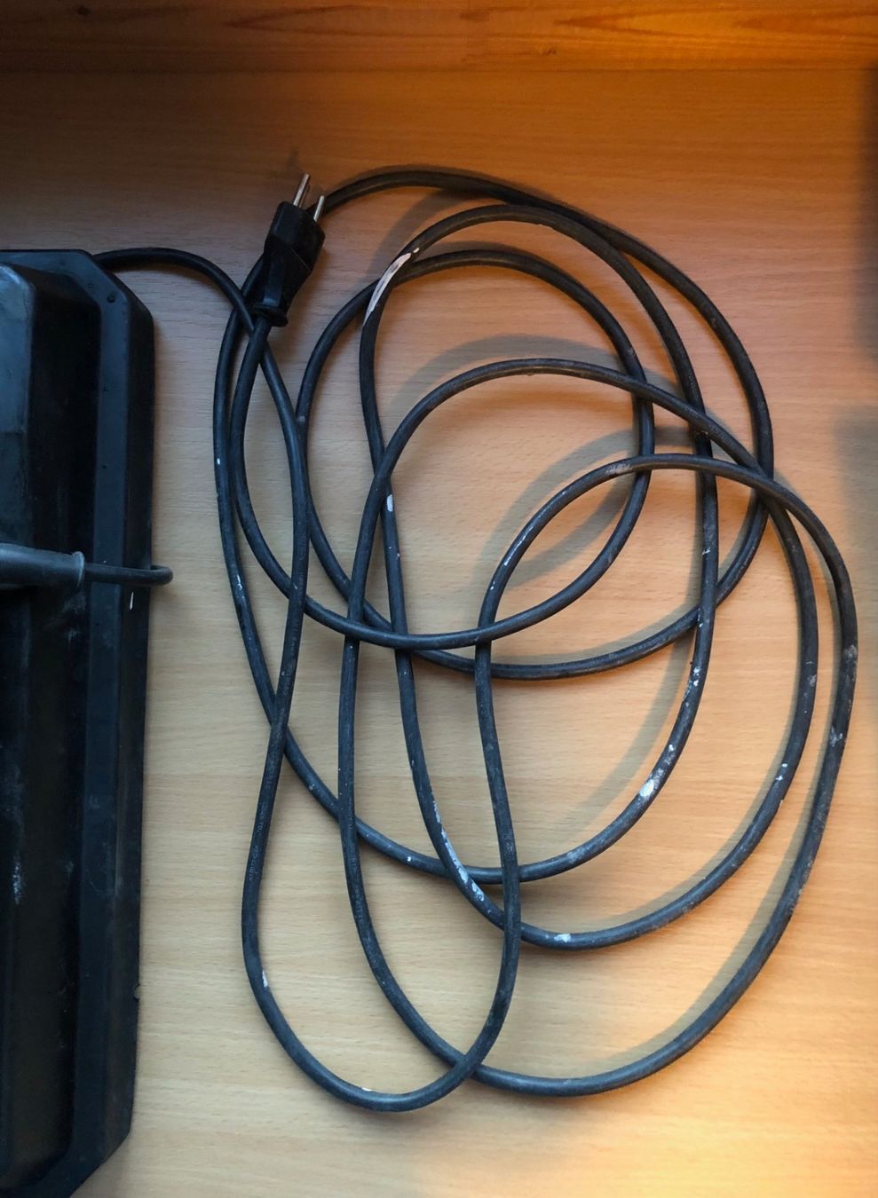 Electrotechnique: Baustellen-Scheinwerfer mit Stromverteilung – D'occasion à Buchs SG par Handyman77 4