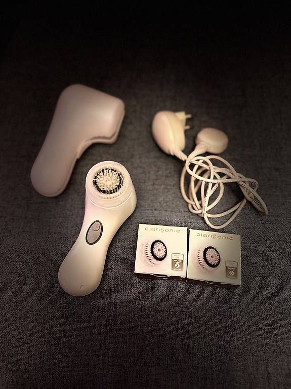 Cura del viso: CLARISONIC MIA 2 SONIC CLEANSING SYSTEM - WHITE – Usato da Liebefeld venduto da suc_5r8g