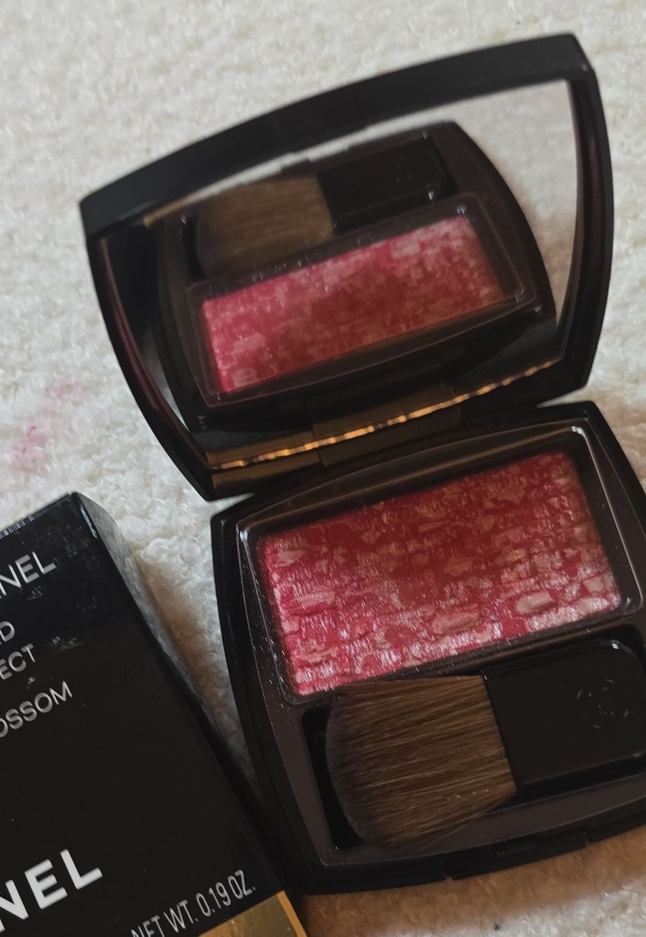 Chanel Make-up: Blush Duo Tweed Effect 110 cherry blouson  – Neu und originalverpackt aus Martigny von zin_y9tt