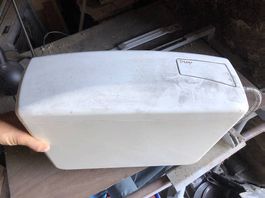 Chasse d'eau en plastique
