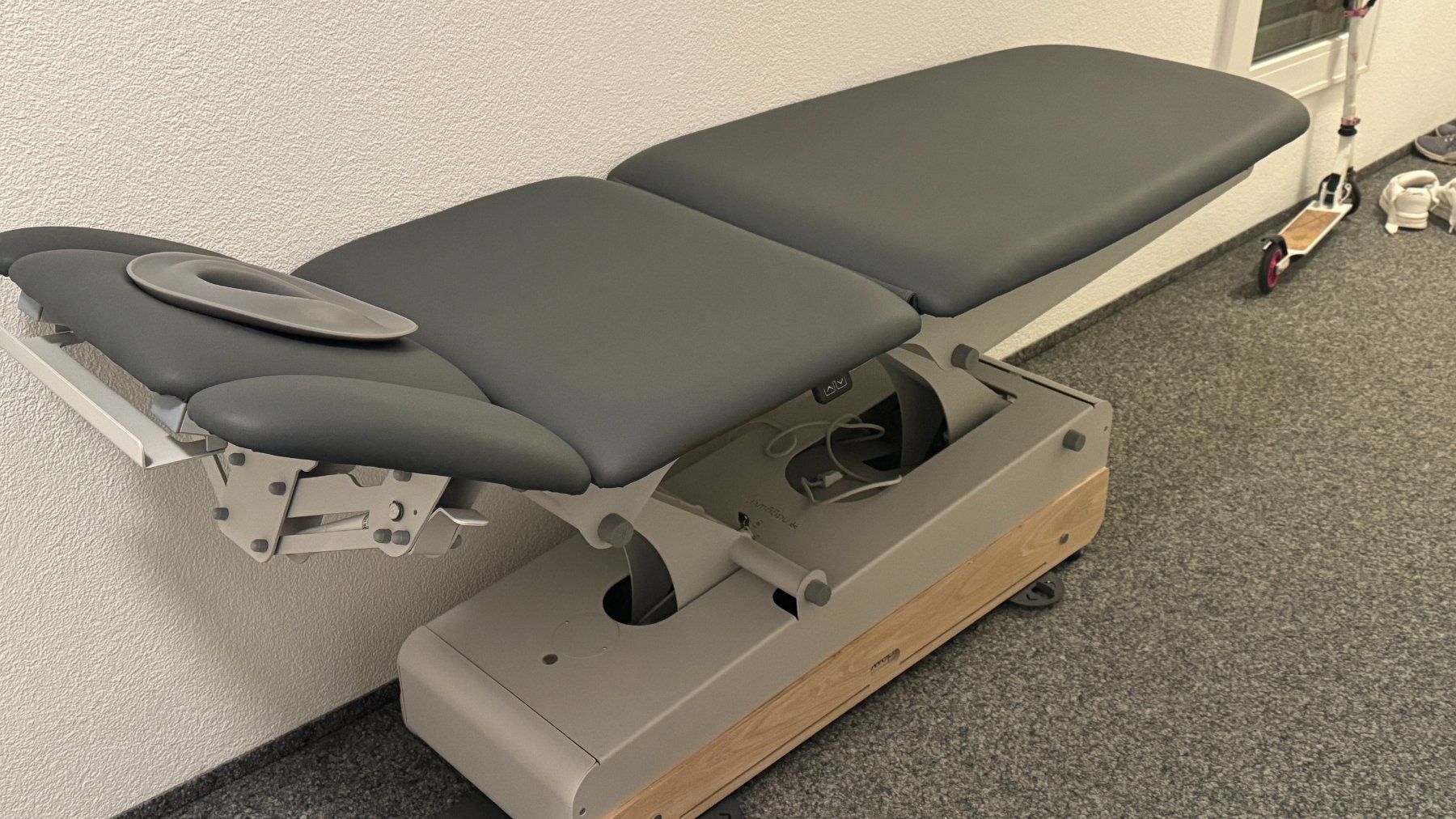 Sedie a sdraio: Elektrische Therapieliege – Usato da Kirchberg BE venduto da Aktion3