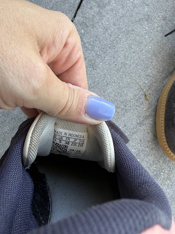 Herrenschuhe: Addidas Wildleder Turnschuhe – Gebraucht aus Wimmis von Selzer_84 2