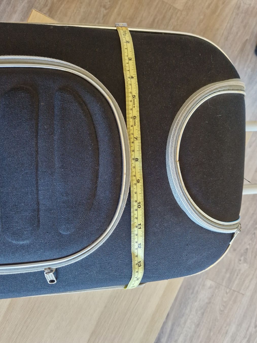 Valigie: Cabin Size Suitcase With Wheels, Compass, & Combinat lock – Usato da Wettingen venduto da mor_76q7 7