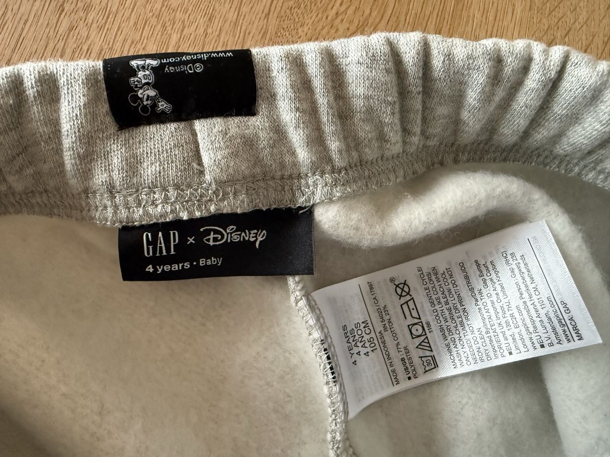 Gap Lotti di vestiti: GAP Disney Trainer Mickey Mouse Grösse 4Y – Nuovo e nell'imballaggio originale da Goldswil venduto da Fisel 8