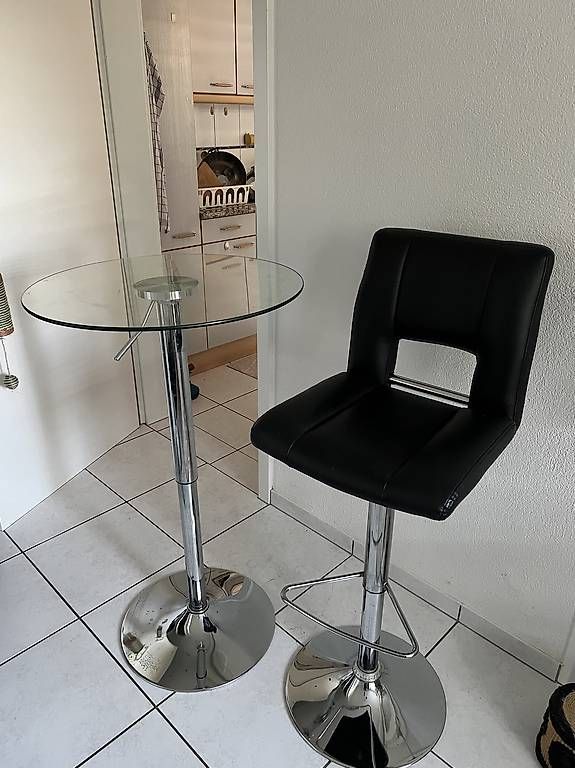 Tavoli: Bartisch mit Hocker – Usato da Zufikon venduto da kat_w9sv