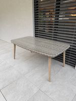Grosser Gartentisch aus Polyrattan mit Glasplatte – 176 × 98