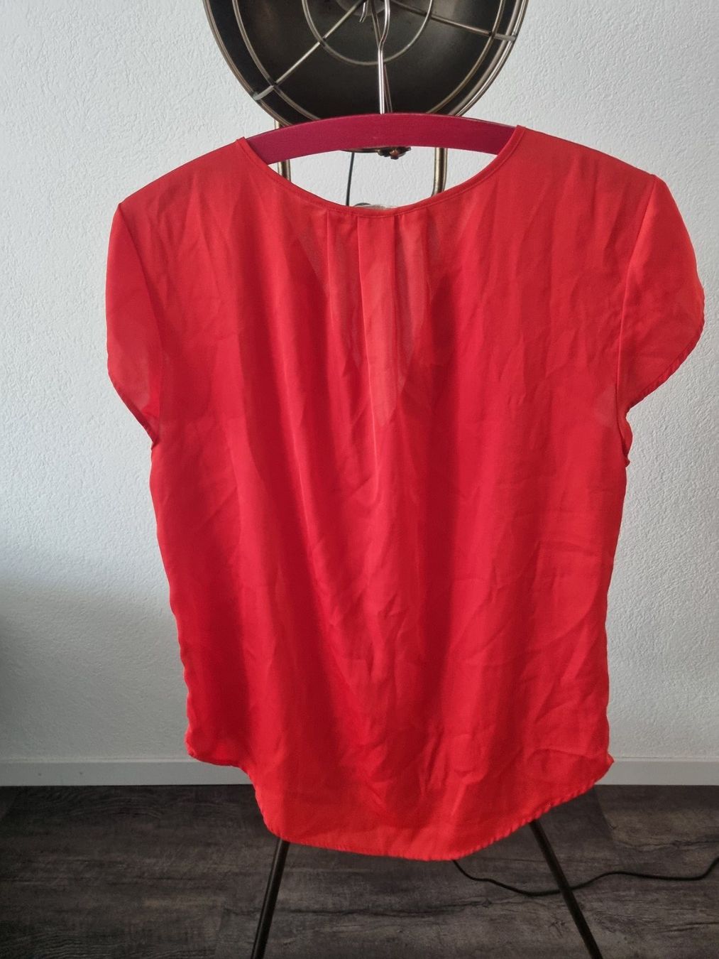 H&M Blusen: Leichte Bluse, H&M, kräftiges Rot, Gr. 36 – Gebraucht aus Zermatt von pantarhei3z 1