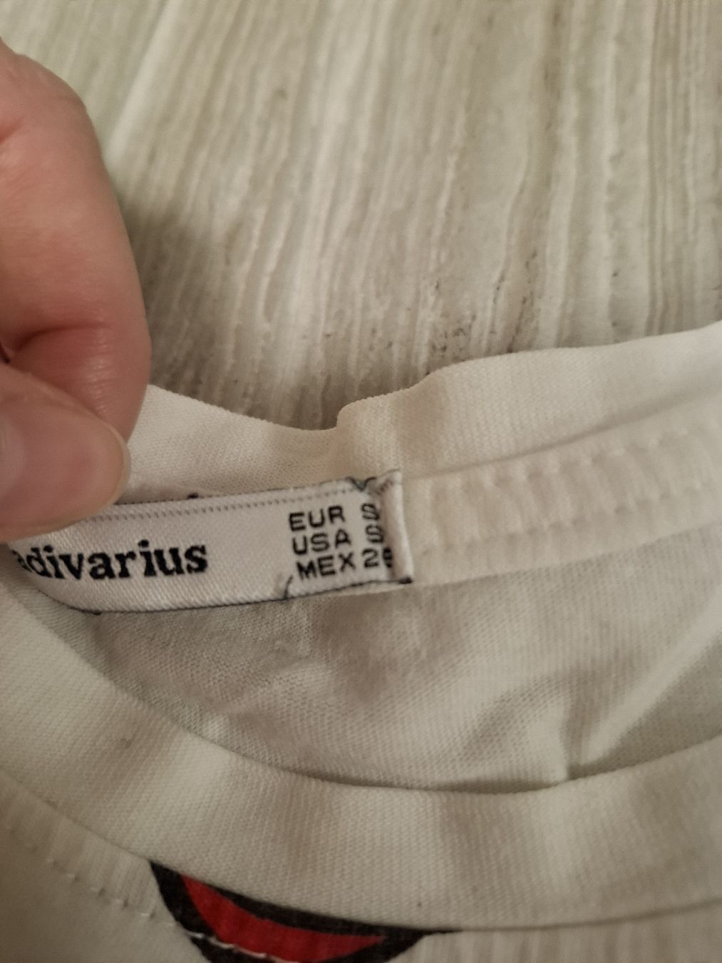T-shirt: t-shirt blanc motif lèvres taille S – Usato da Ecublens FR venduto da ame_y8tq 3