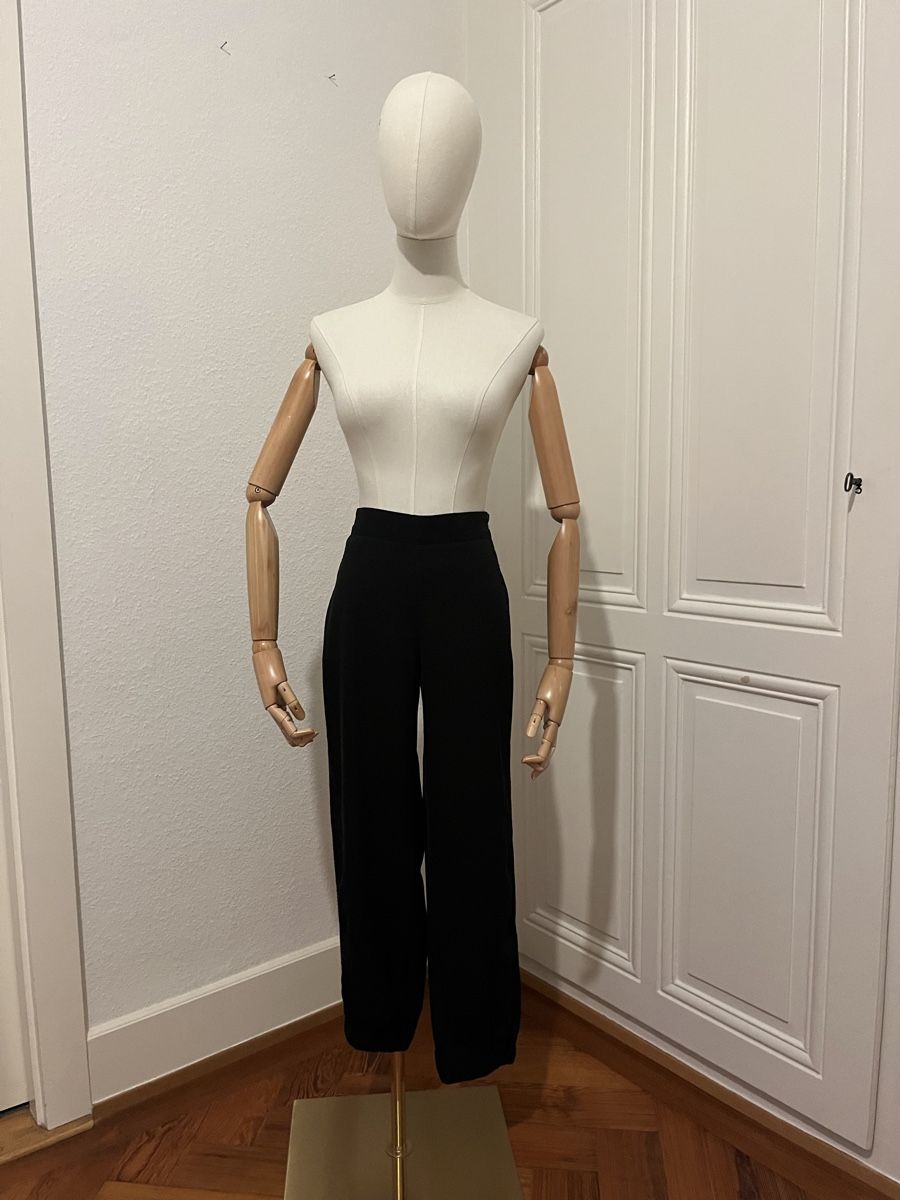 Zara Pantaloni: Zara Basic black trousers, M, excellent condition, chic look – Usato da Mies venduto da Nib2011