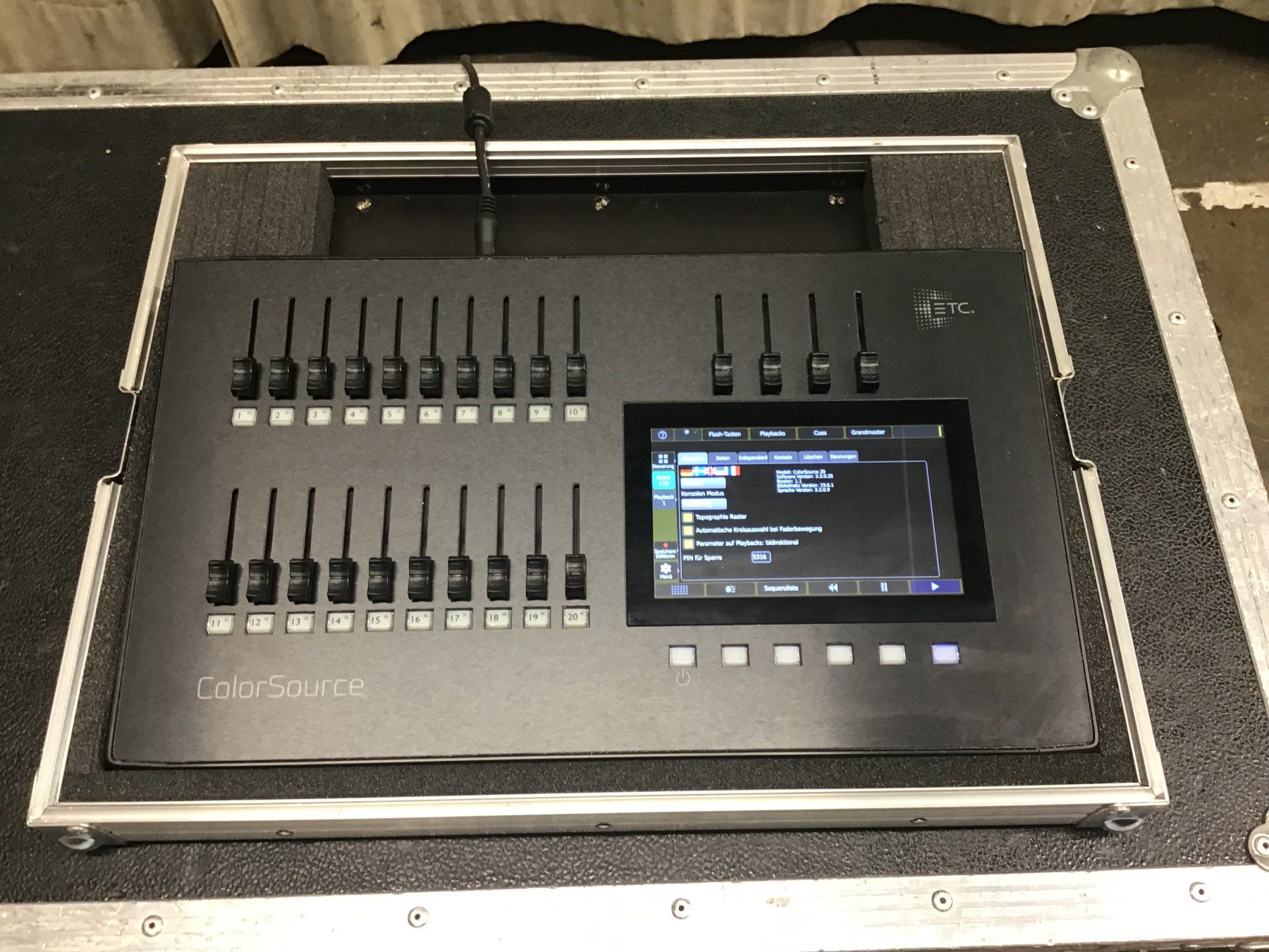 Sistema di controllo: DMX Lichtsteuerung ETC Colorsource 20 – Usato da Leuggern venduto da stagem 1