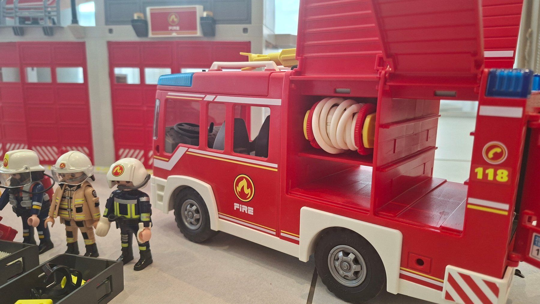 Playmobil Spielzeuge: Caserne de pompiers Playmobil – Gebraucht aus Grolley von gus_yr9z 1
