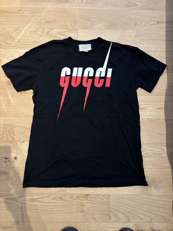 Stylish Gucci Logo T-Shirt - Black Cotton, Great Condition!