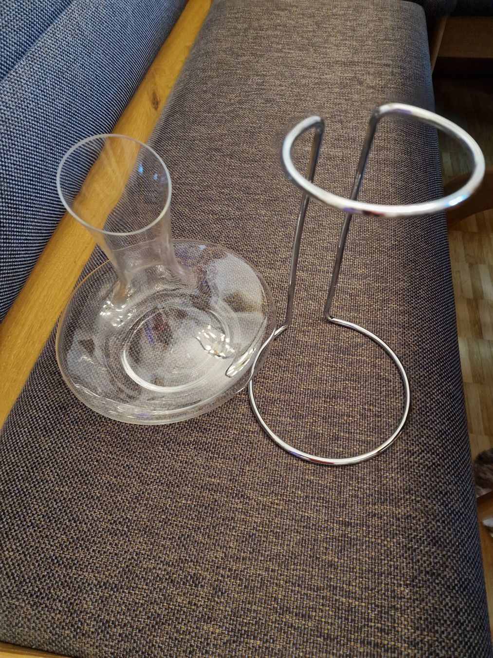 Caraffe: Weindekanter/Karaffe mit Ständer NEU – Nuovo (secondo la descrizione) da Uster venduto da Rosmarie1958