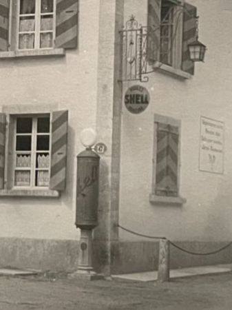 Cartoline postali: LIGNIÈRES 2 CP, Hotel de la Poste + Shell TANKSÄULE 47 – Usato da Wald ZH venduto da TLILEF 2