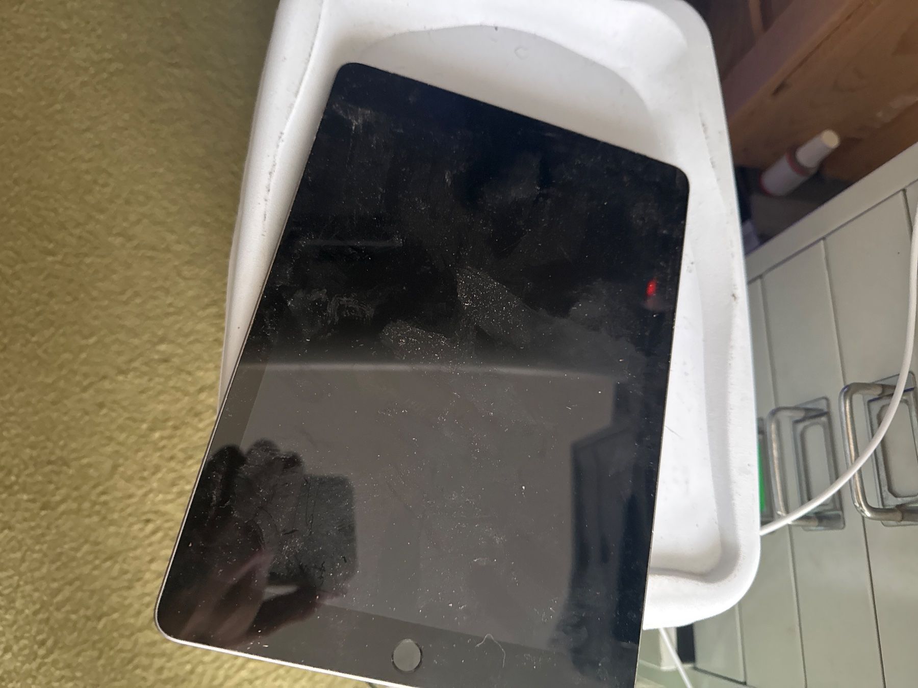 Apple Tablet PC: Ipad 6 - A2429 - icloude - Display gut!!! – Difettoso da Olten venduto da HoYa01 1