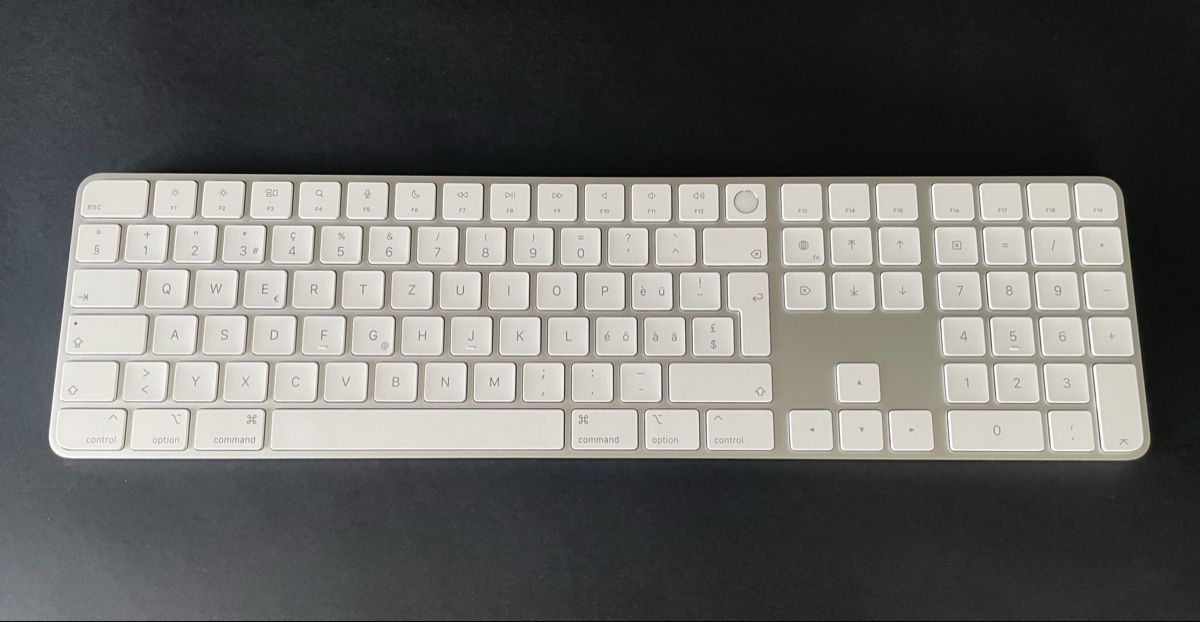 Apple Tastiere: Apple Magic Keyboard CH mit Touch ID & Trackpad, Top Zustand – Usato da Oberglatt ZH venduto da honky06 1
