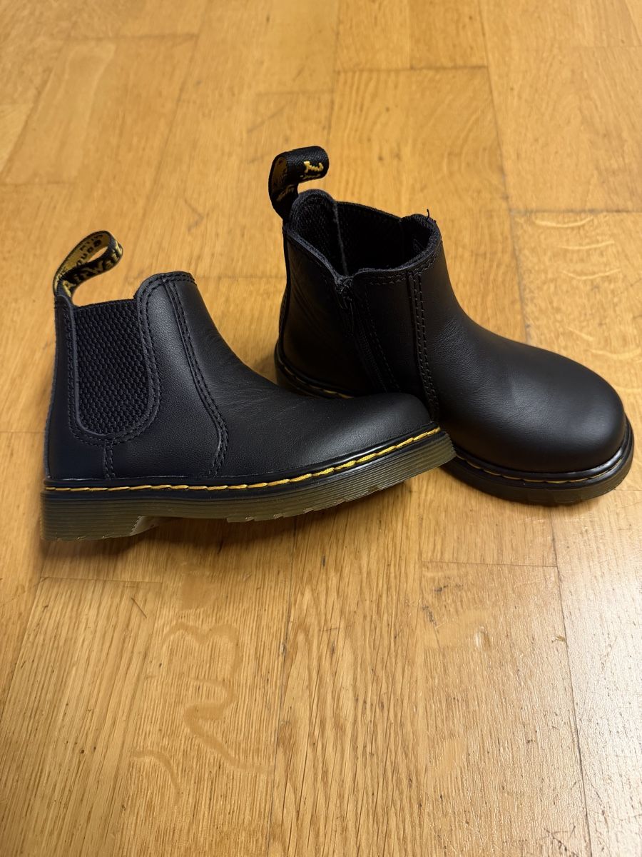 Dr. Martens Scarpe per ragazzi: Dr. Martens Stiefel -Kinder  Gr. EU26 – Nuovo e nell'imballaggio originale da Arbon venduto da ids 1