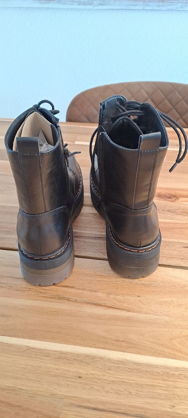 Scarpe da donna: Boots schwarz Gr. 41 – Nuovo e nell'imballaggio originale da Buch am Irchel venduto da -mireli- 1
