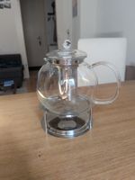 Teekanne aus Glas mit Sieb