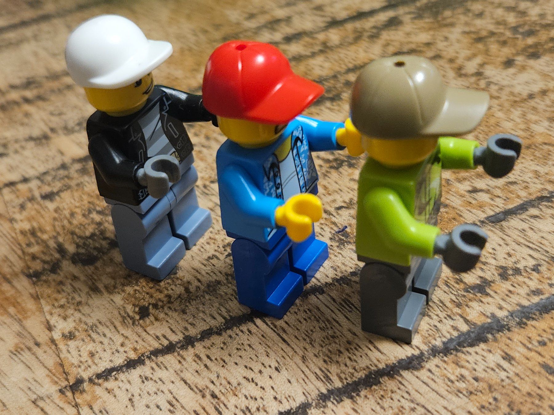 Lego Kit di costruzioni: lego lot de 3 figurines – Usato da Confignon venduto da Ecrofigs 3