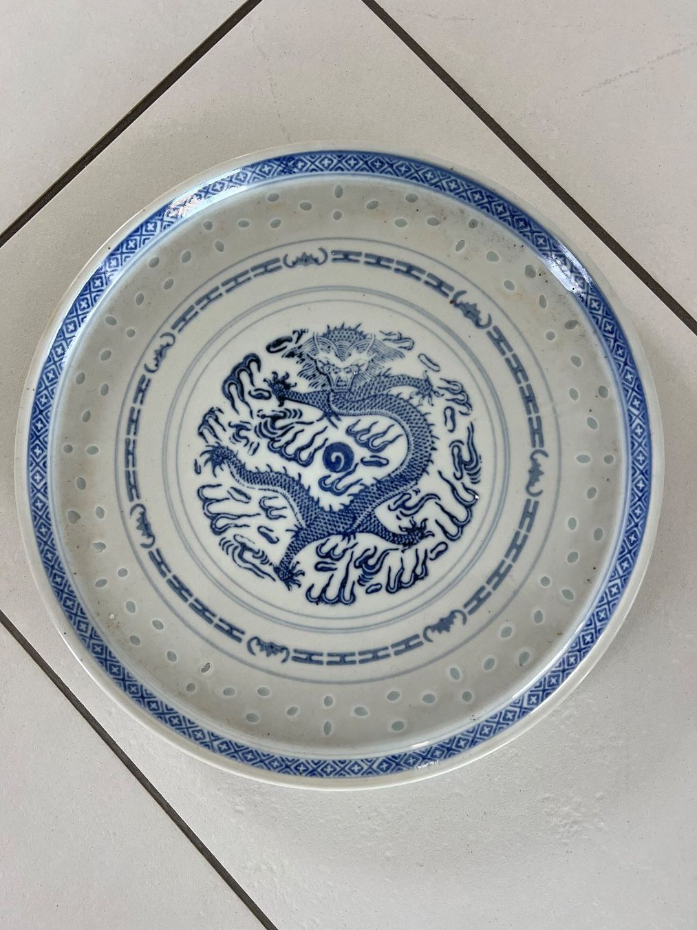 Set di piatti: Edles China Geschirr Set mit Drachenmuster, 29 Teile – Usato da Mönchaltorf venduto da Hans572 2