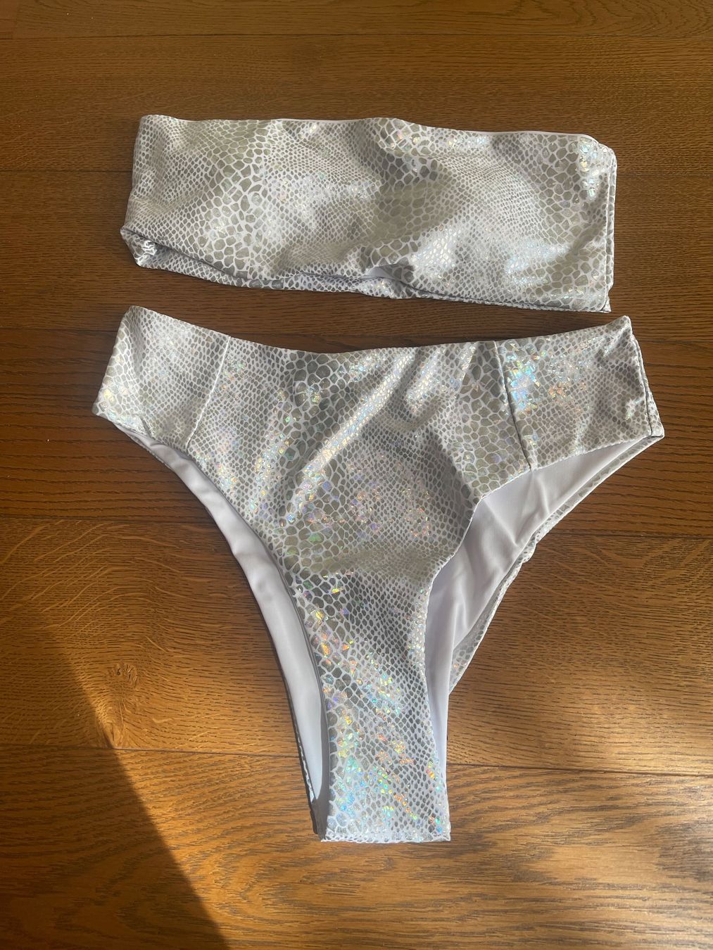 Costumi da bagno & Bikini: Silberner Bikini mit Schlangenmuster, Gr. M - Sommer Hit! – Nuovo e nell'imballaggio originale da Bassersdorf venduto da Sandy456 1