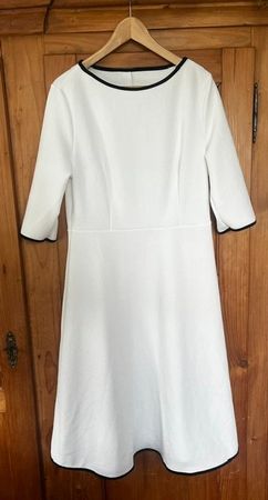 Kleid weiss mit schwarzen Rändern Gr. 42/44