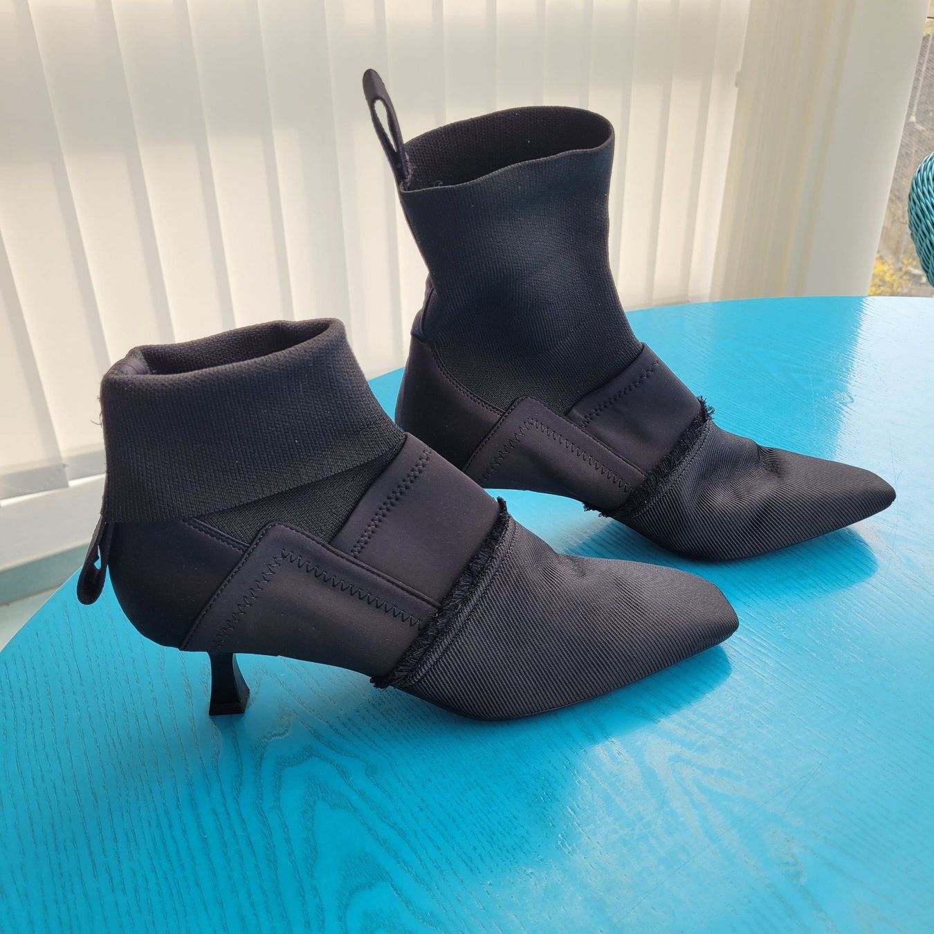 H&M Scarpe da donna: Schwarze Stoff-Stiefeletten, Grösse 41, Stretch, elegant – Nuovo (secondo la descrizione) da SCHÜBELBACH venduto da CoKaHa 2